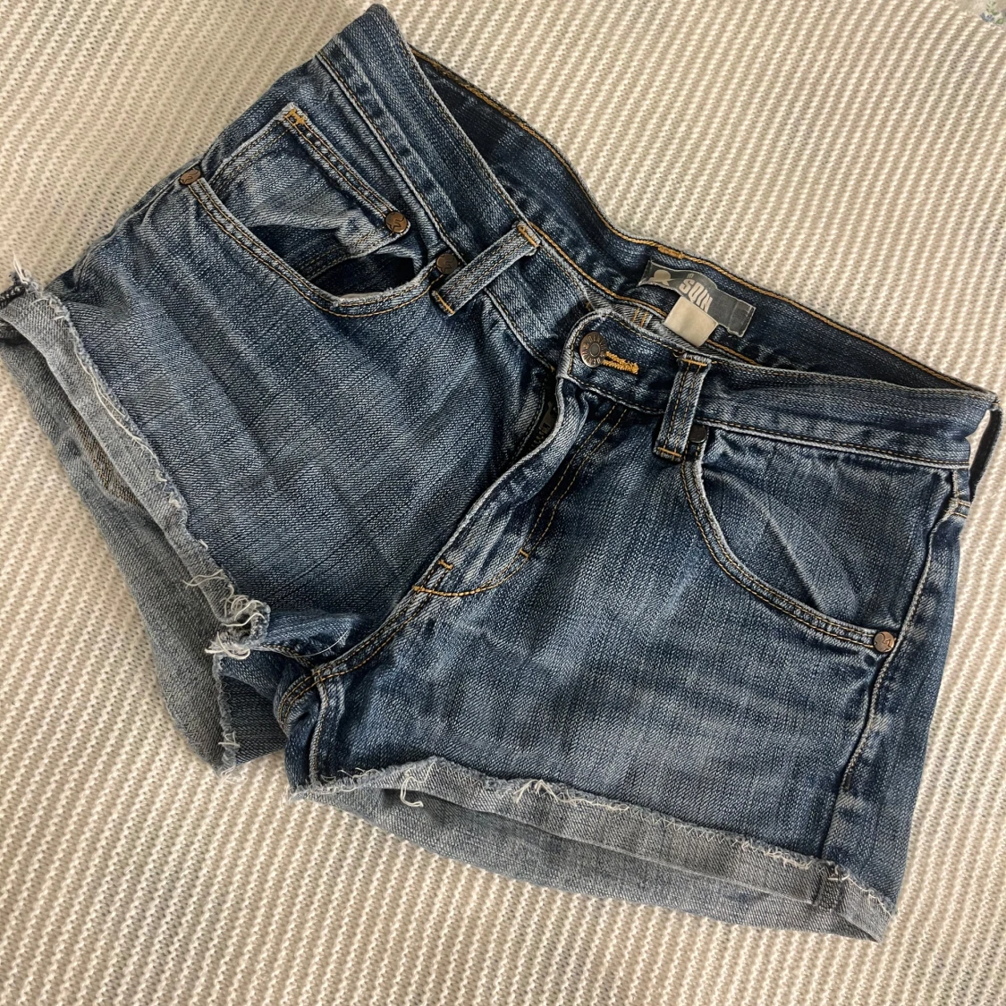 Lowwaist blåa jeansshorts 