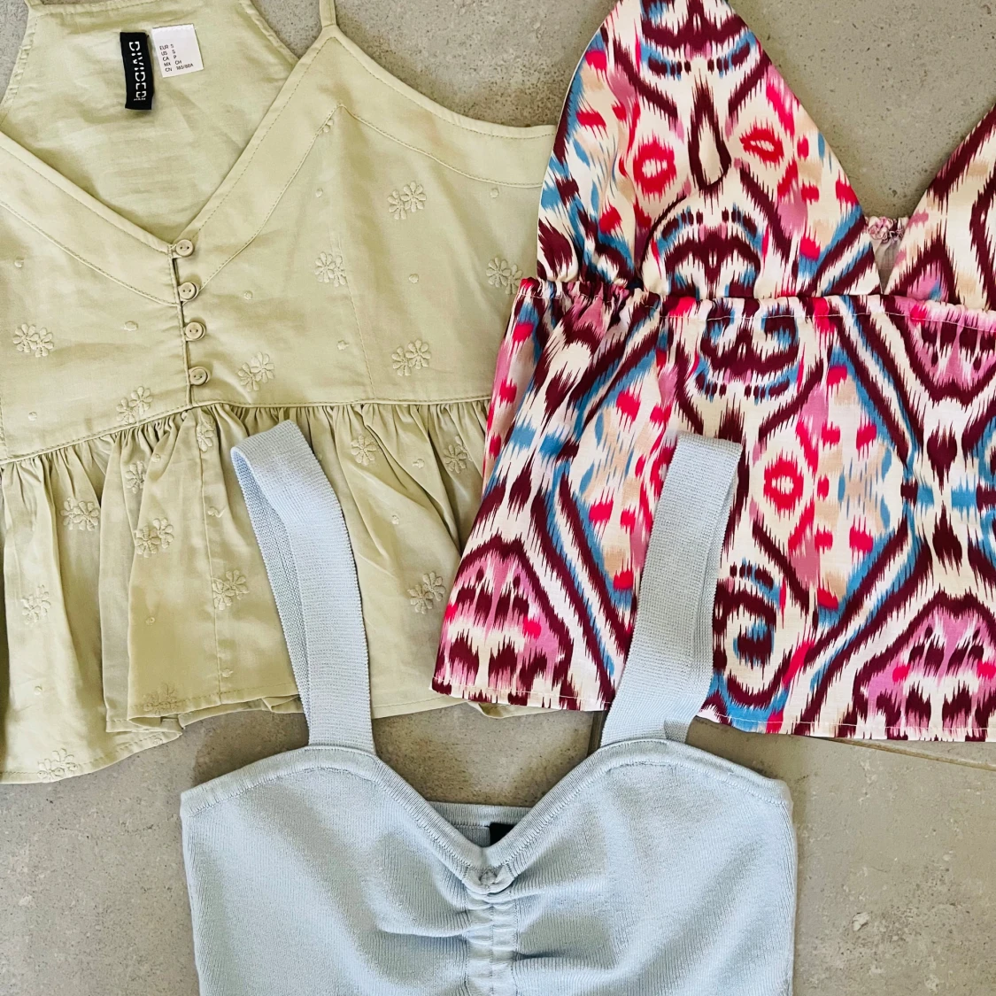 3 somriga toppar i olika stilar - 2