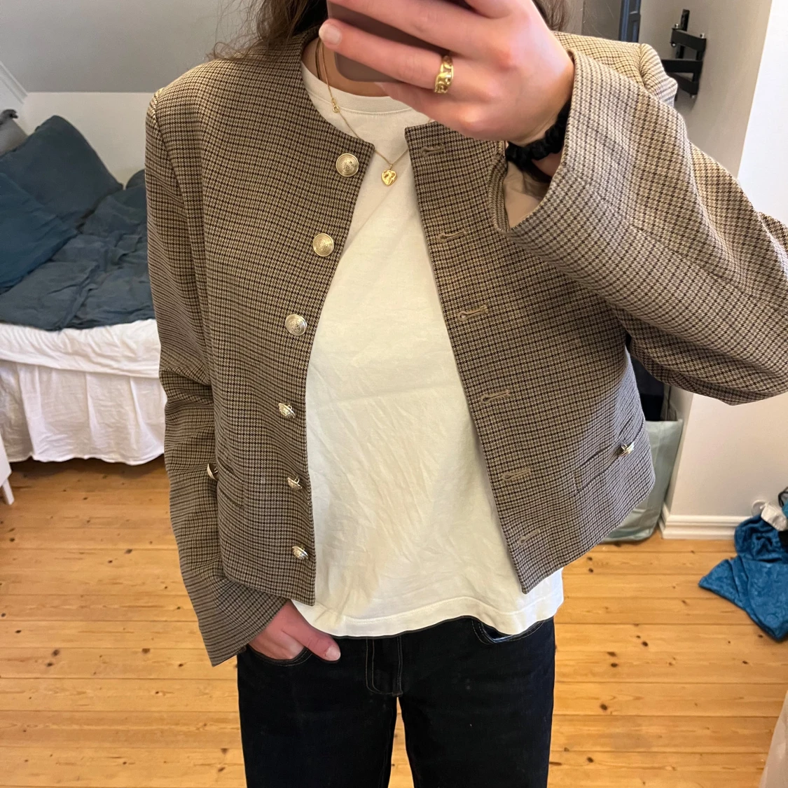 Rutig brun kavaj med guldknappar - 1