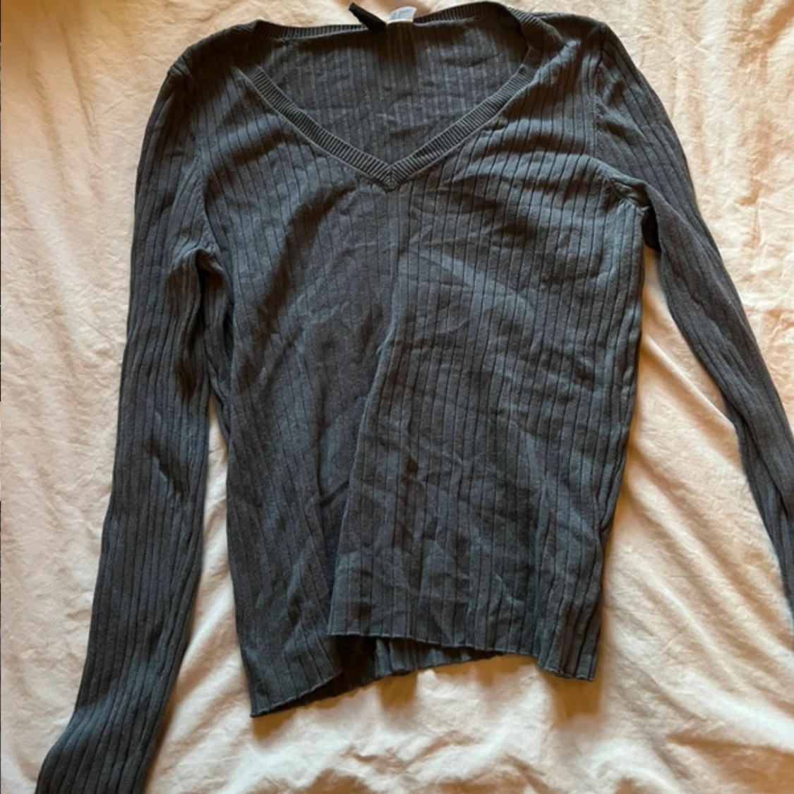 Mörkgrå ribbad långärmad tröja