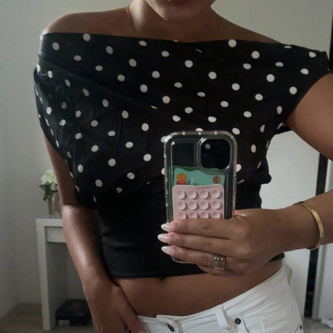 Svart prickig offshoulder topp - 1