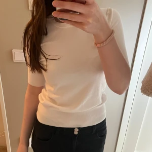 Stickad topp - Slutsåld tröja från Zara, använd fåtal gånger.