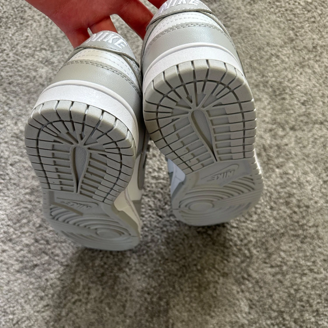 Nike Dunk Low vit/grå sneakers - 3