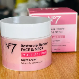 No7 Restore & RenewMulti Action Night Cream! - No7 Restore & Renew Multi Action Night Cream. Suitable for sensitive skin. 50 ml. Plomberad.