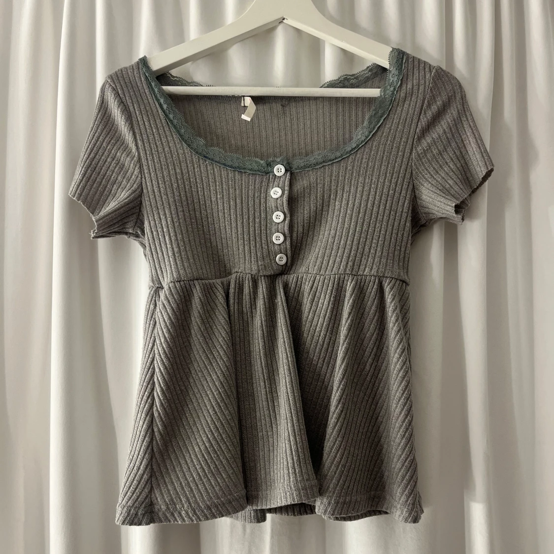 Grå ribbad blus från Romwe