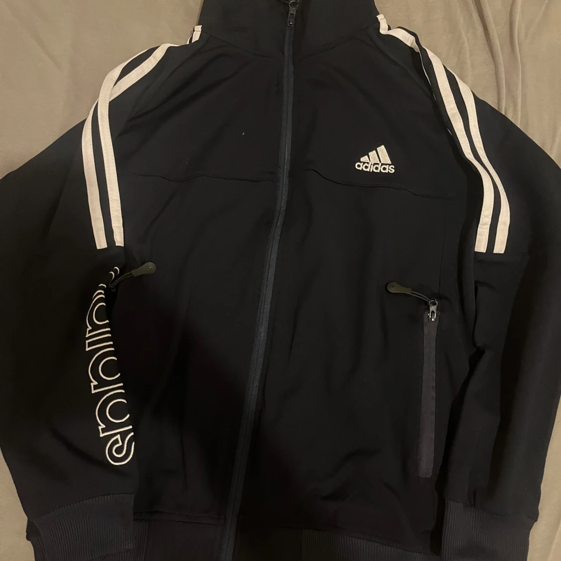 Svart Adidas träningsset med vita ränder - 1