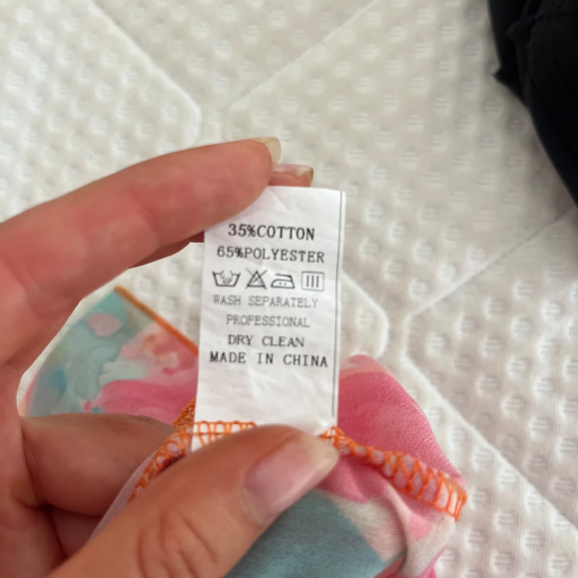 Blommig blus med snörning och volang - 3