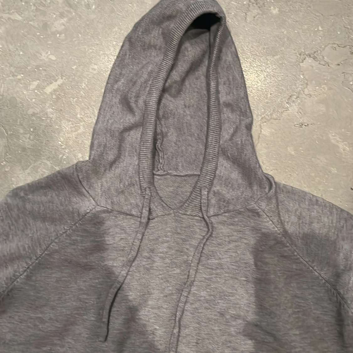Grå merinoullhoodie med huva - 1