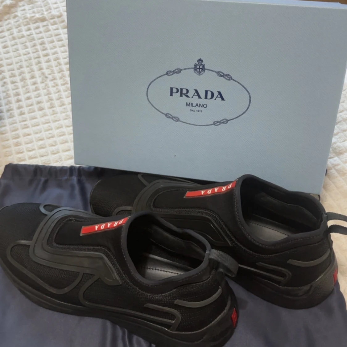 Svarta sneakers från Prada