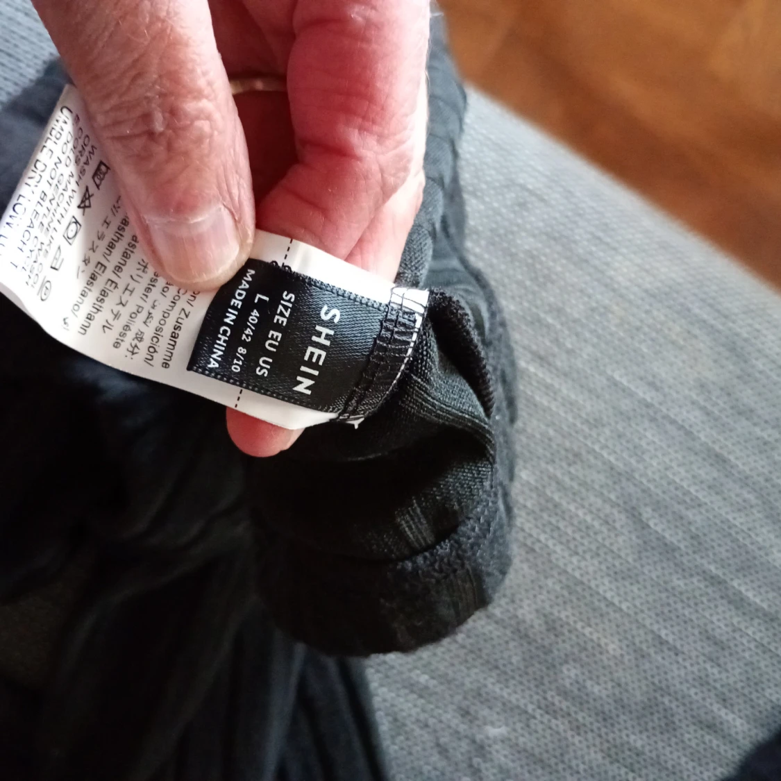 Svart ribbad Tröja med byxor stl L  - 4