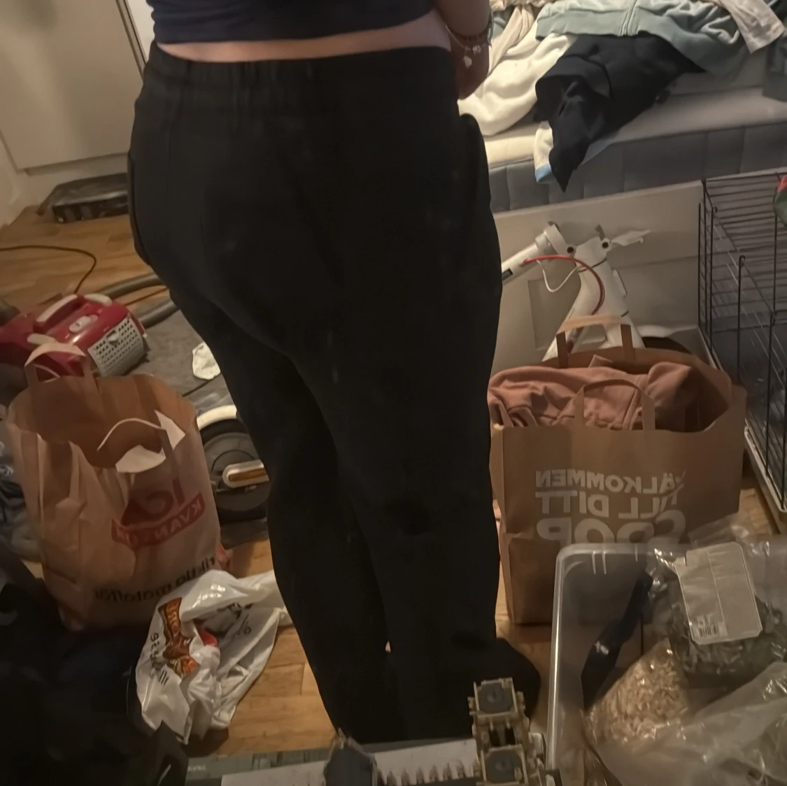 Svarta mjukisbyxor med dragsko - 1