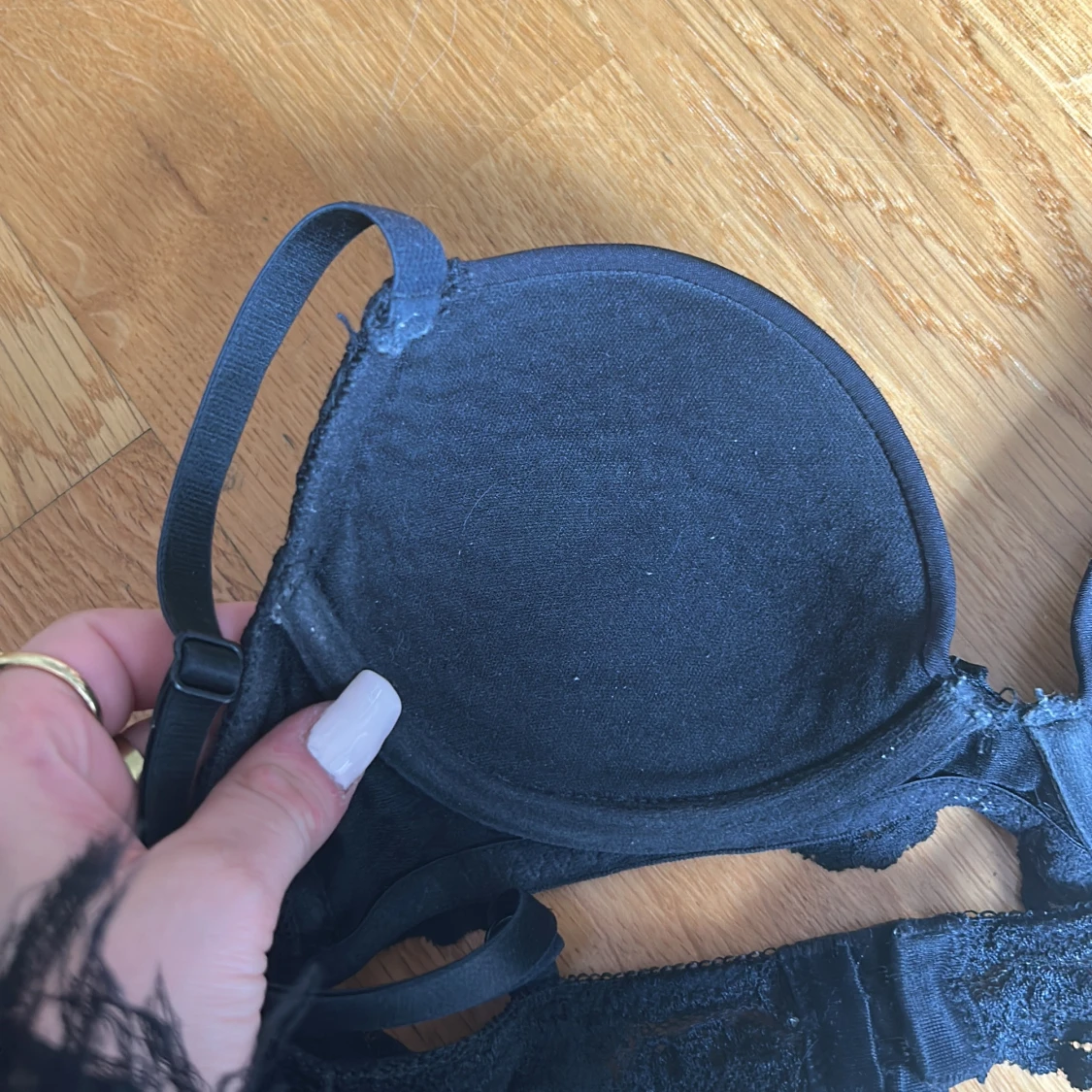 Svart spets-bh med vaddering - 2