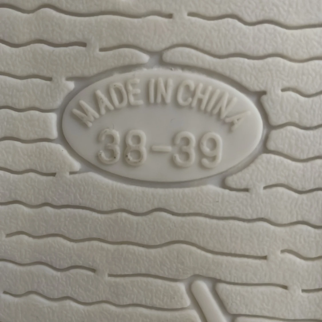 Vita fluffiga tofflor - 2