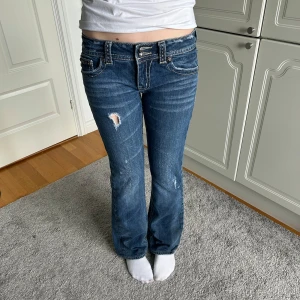 Miss me jeans  - Miss me low waist bootcut jeans. Midjemått 36,5 och innerbenslängd:79 cm 