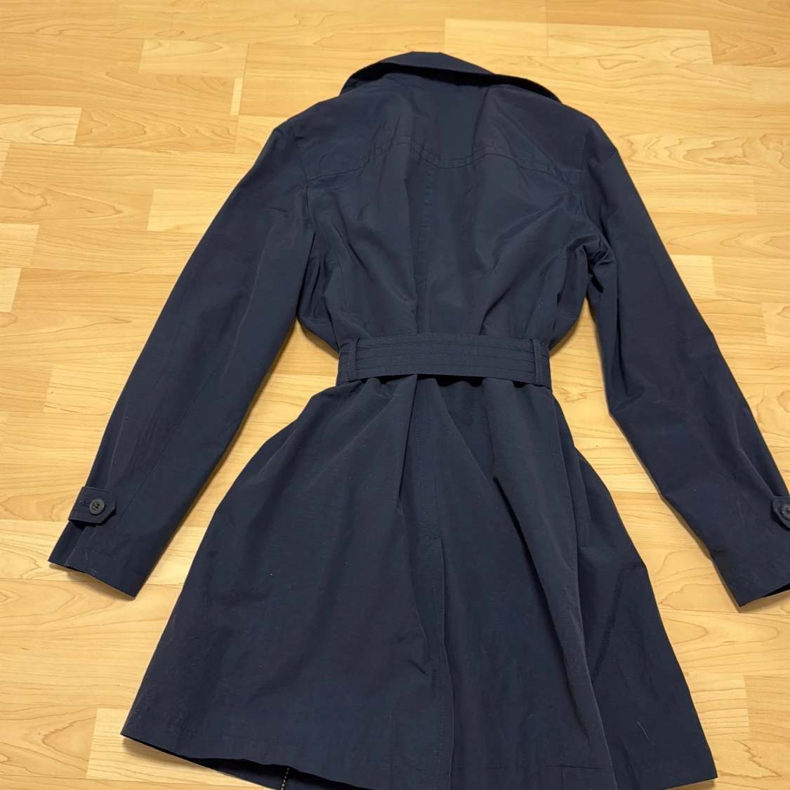 Mörkblå trenchcoat från InWear - 2