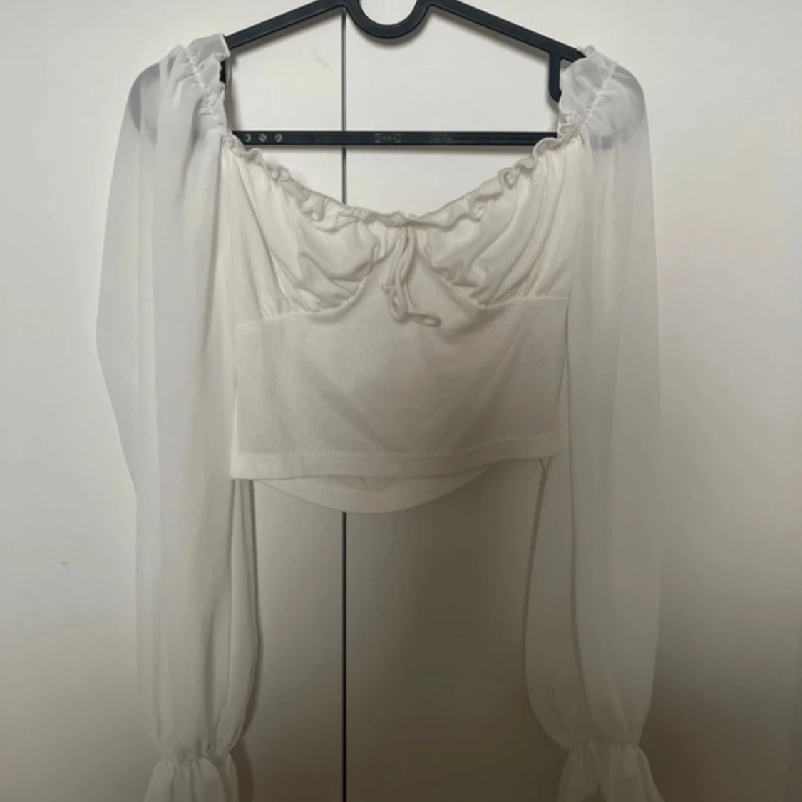 Vit offshoulder topp med långa ärmar