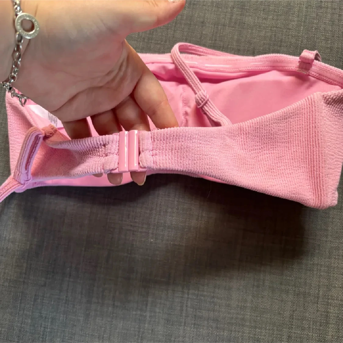 Rosa bikiniöverdel med smala axelband - 1