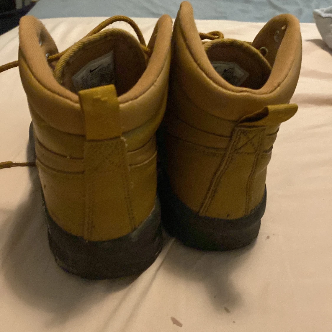 Gula boots från Nike med snörning - 2