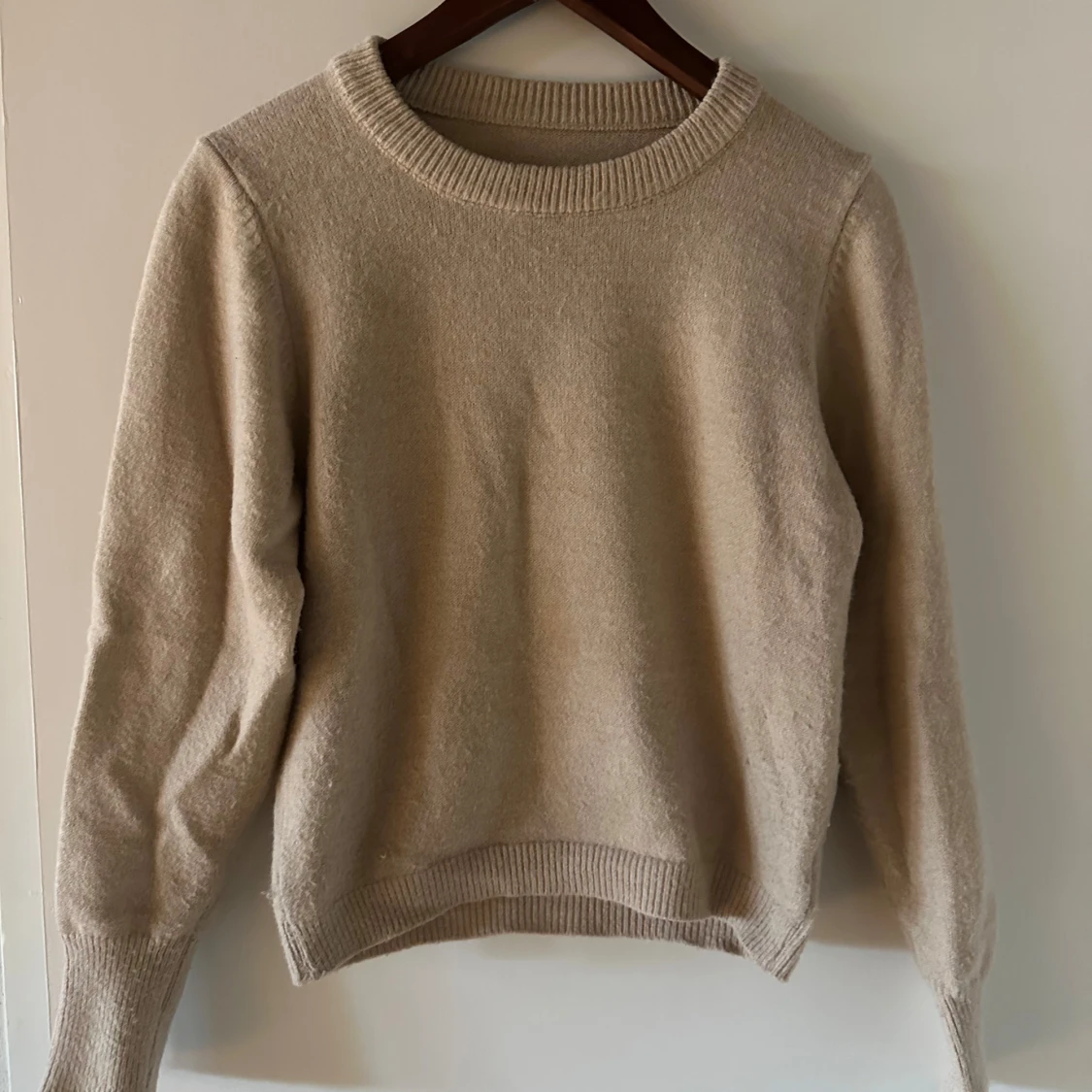 Beige stickad tröja 