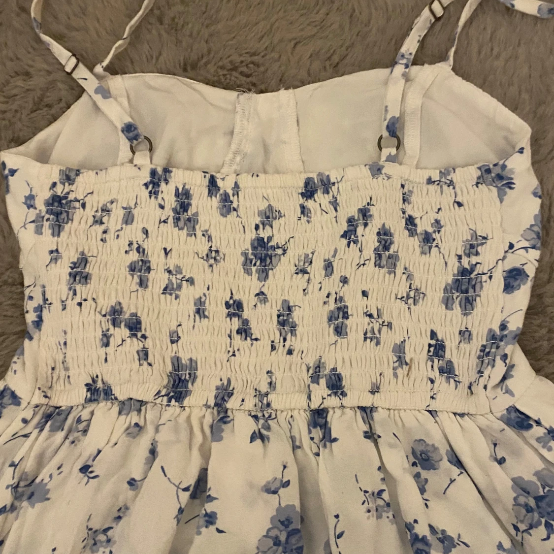 Vit blommig klänning från Hollister - 4