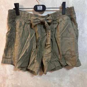 Tygshorts  - Tygshorts i strl 34