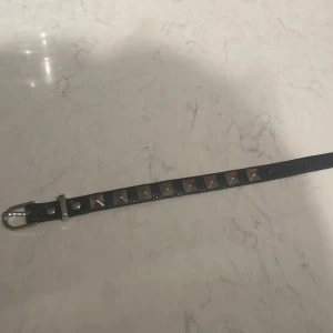 Valentino liknande armband  - Säljer ett snyggt armband, priset är ej hugget i sten. Kom gärna med frågor!😊