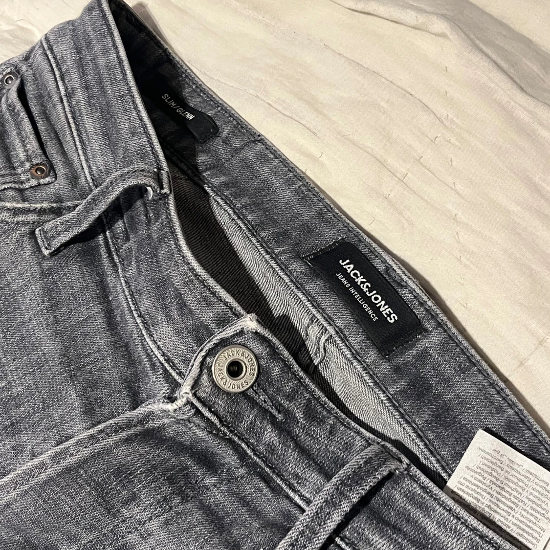 Grå jeans från Jack & Jones - 1