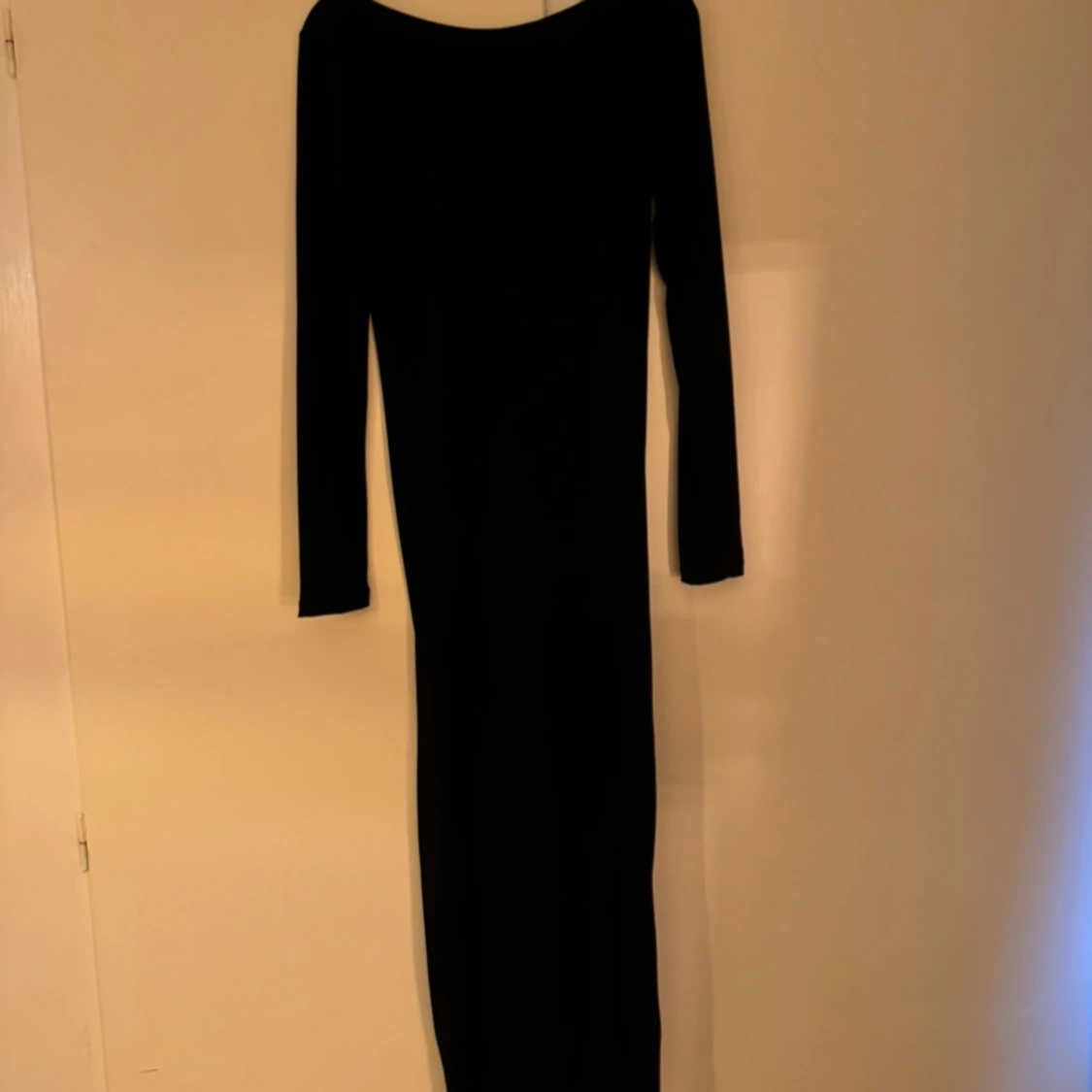 Svart långklänning med lång ärm