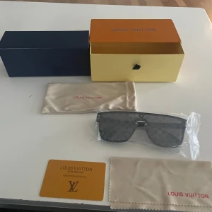 Lv glasögon byter mot gg keps - Äkta lv glasögon byter mot Gucci keps beige eller svart möts upp i Västerhaninge. 