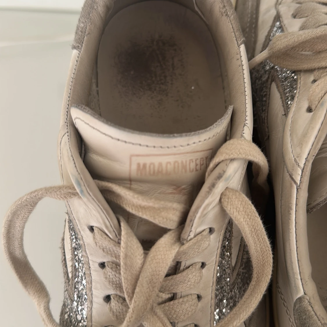 Vit och grå sneakers från Moa Concept storlek 40 - 2