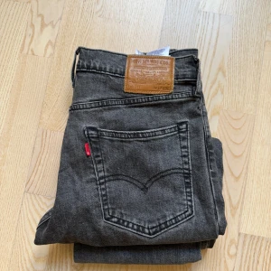 Levi's 511 svarta jeans - Snygga svarta Levi's 511 jeans, W32 L30. 