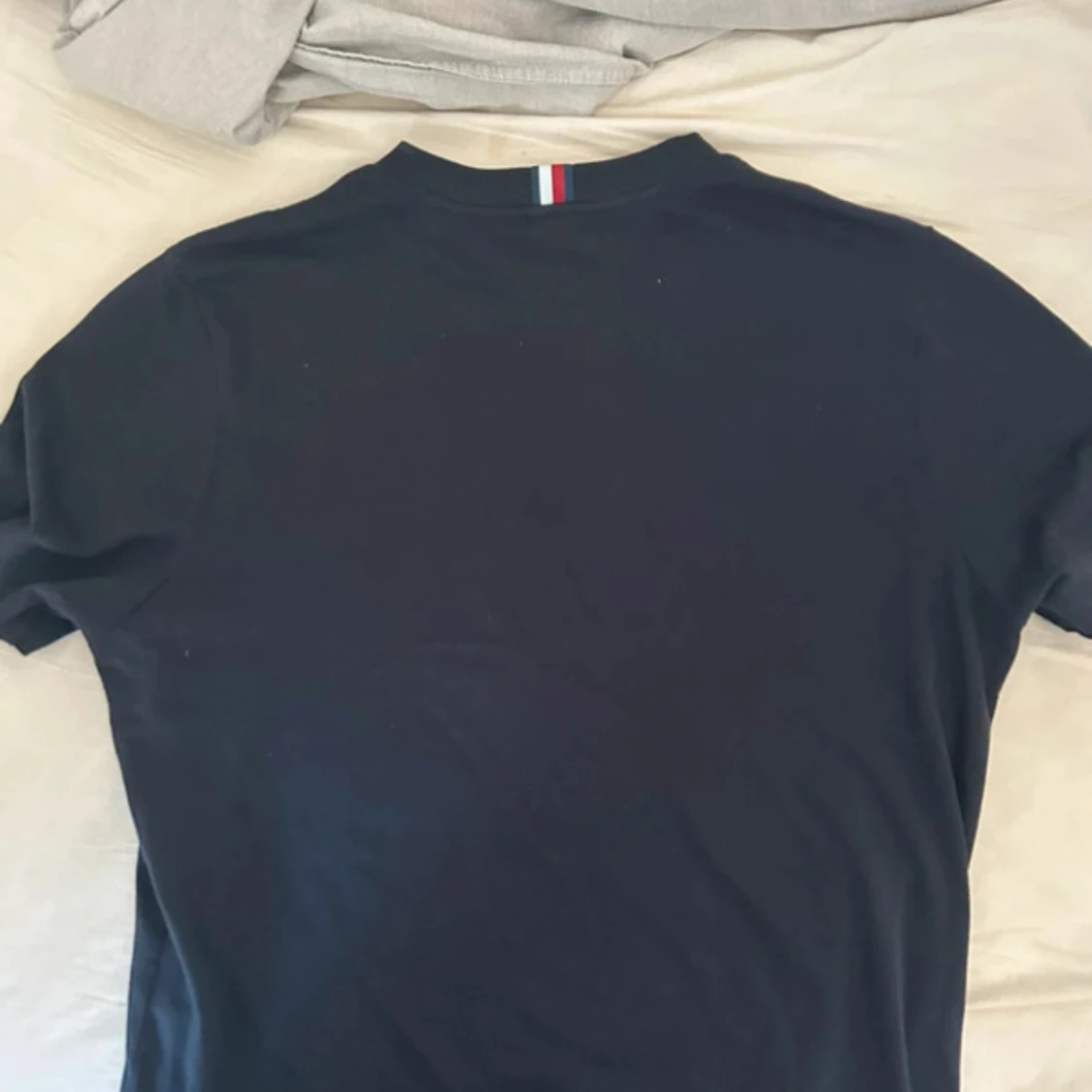 Svart t-shirt Tommy Hilfiger  - 4