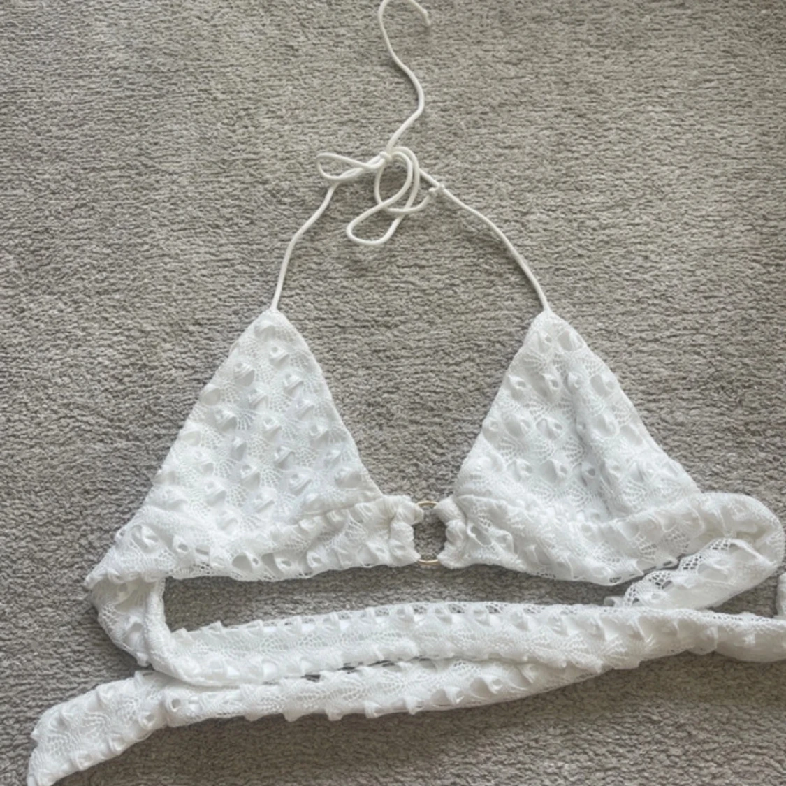 Vit topp med spets och knyt