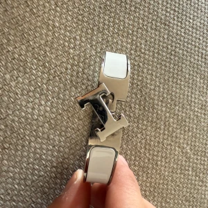 Click H armband  - Säljer detta click H armbandet. Du får det för 499 om du köper idag. 