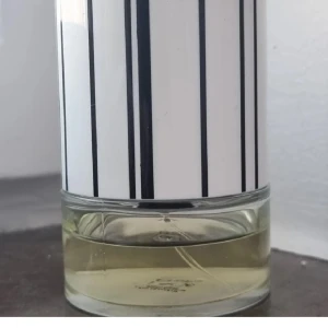 Olfactive Facet 201 parfym 50ml - Parfymflaska från Olfactive Facet, nr. 201, 50 ml. Uppskattar att det är 25 ml kvar 