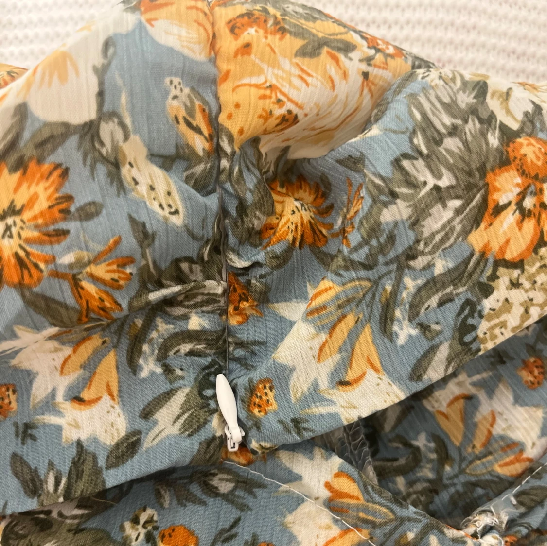 Blommig klänning med puffärmar - 2