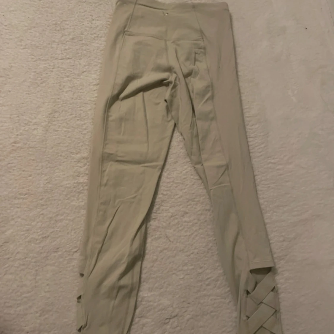 Beige leggings med snörning från stadium 