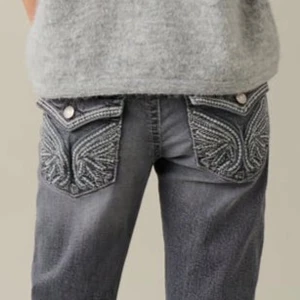 Lågmidjade jeans - Så snygga jeans från Gina Tricot i barnstorlek 152. Passar dock xxs/xs. Helt slutsålda!  