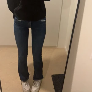 Lågmidjade Jeans Zara  - Lågmidjade jeans från Zara i 34 