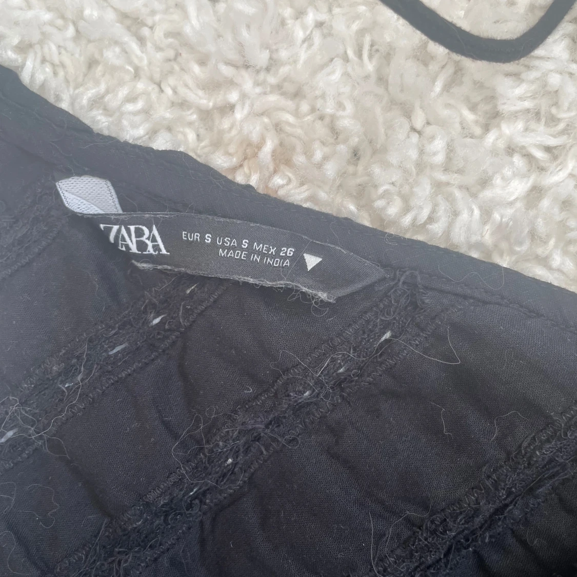 Svart broderad linnetopp från Zara - 2