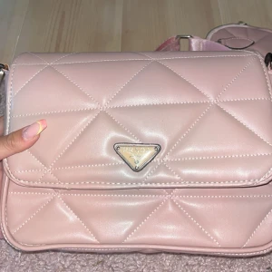 Rosa väska - Snygg rosa väska köpt utomlands aldrig använd