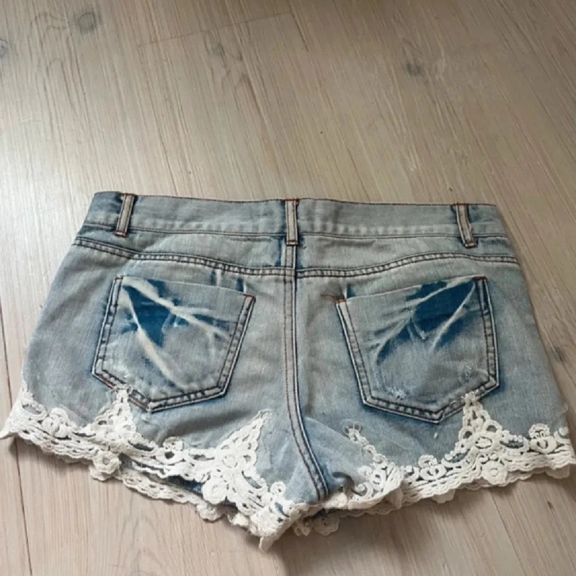 Jeansshorts med spets från Denim Co. - 2