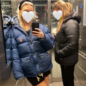 Fjäll räven jacka - Säljer min fina fjäll räven jacka som jag köpte här på Plick för ett halvår sedan, då jag vill ha en annan färg.(xxs) men har passform xs/s. Köpt för 5000kr säljer för 4500kr. 