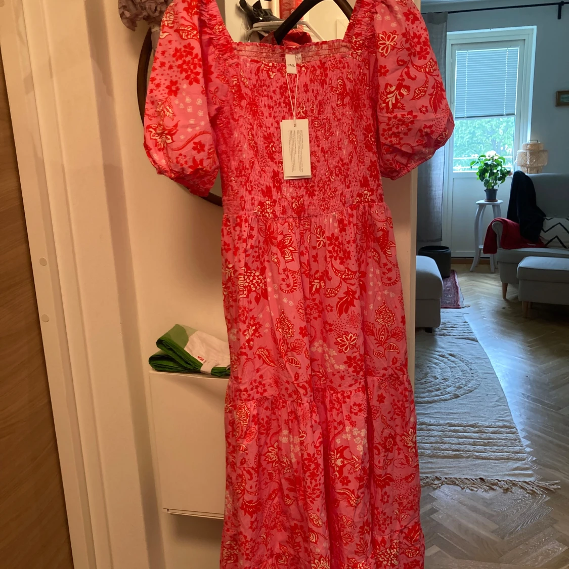 Rosa och röd blommig maxiklänning YAS