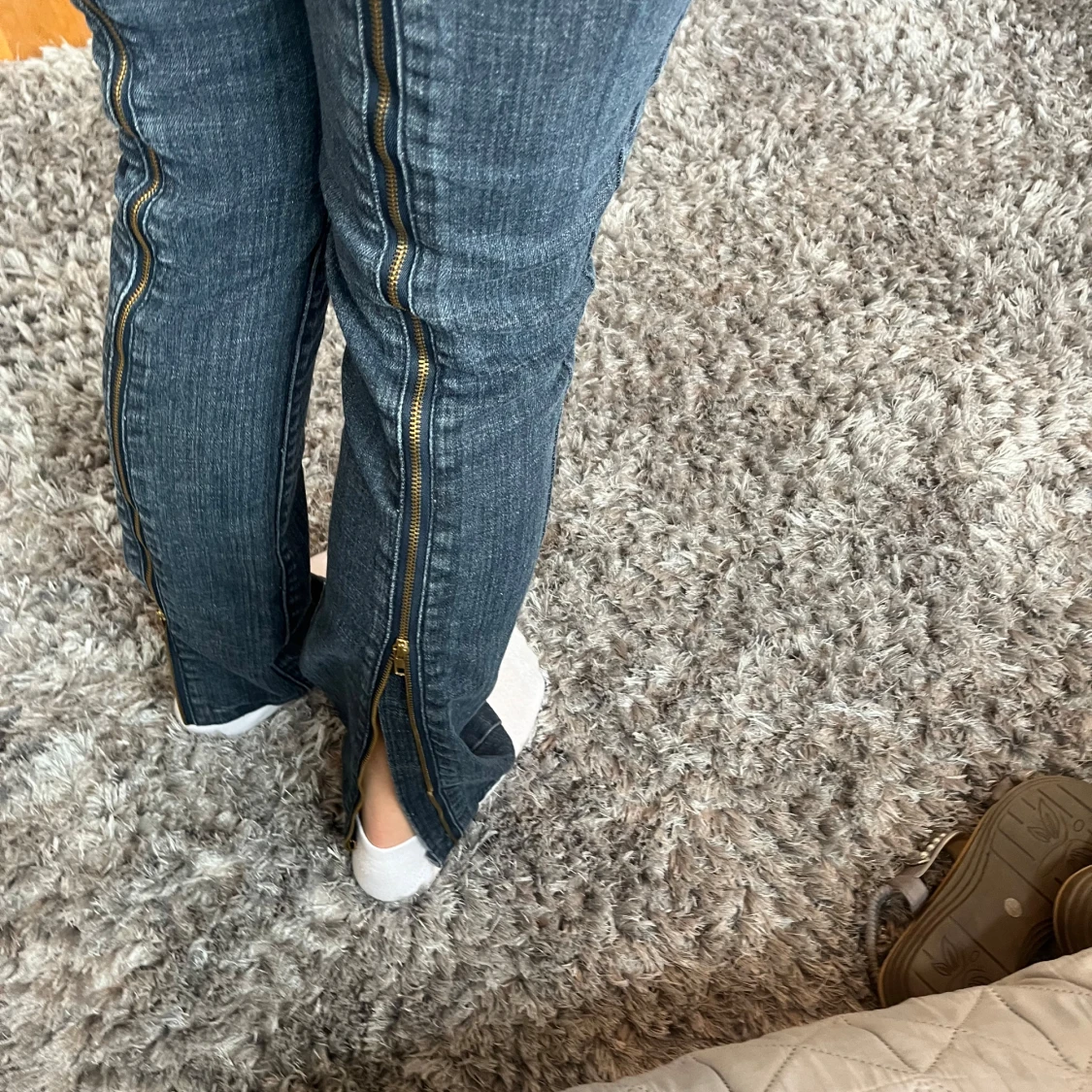 Mörkblå jeans med dragkedjor bak - 2