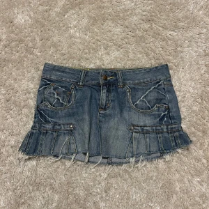 Jeanskjol låg midja  - Jättesnygg lågmidjad kort jeanskjol