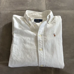 Ralph Lauren skjorta GE PRISFÖRSLAG  - Skick: 10/10 | Storlek: XS | Passar perfekt för dig som är 160-165 | Nypris: 1600 | Mitt pris: Ge prisförslag | Hör av er vid frågor. 
