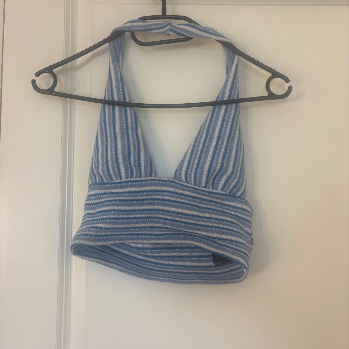 Blåvit randig halterneck topp H&M