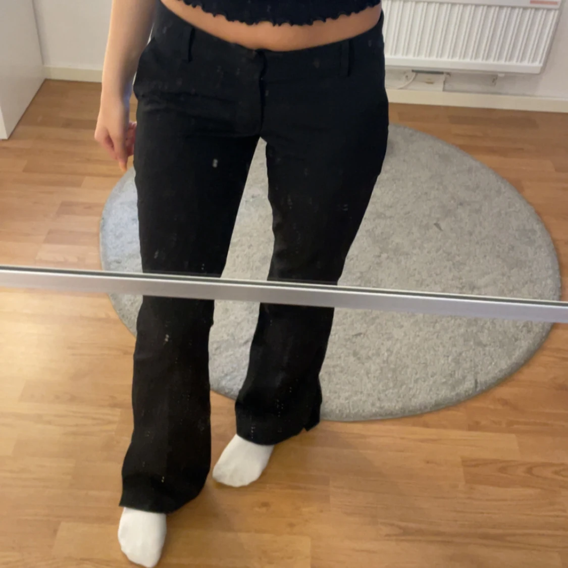 Svarta kostymbyxor med slits