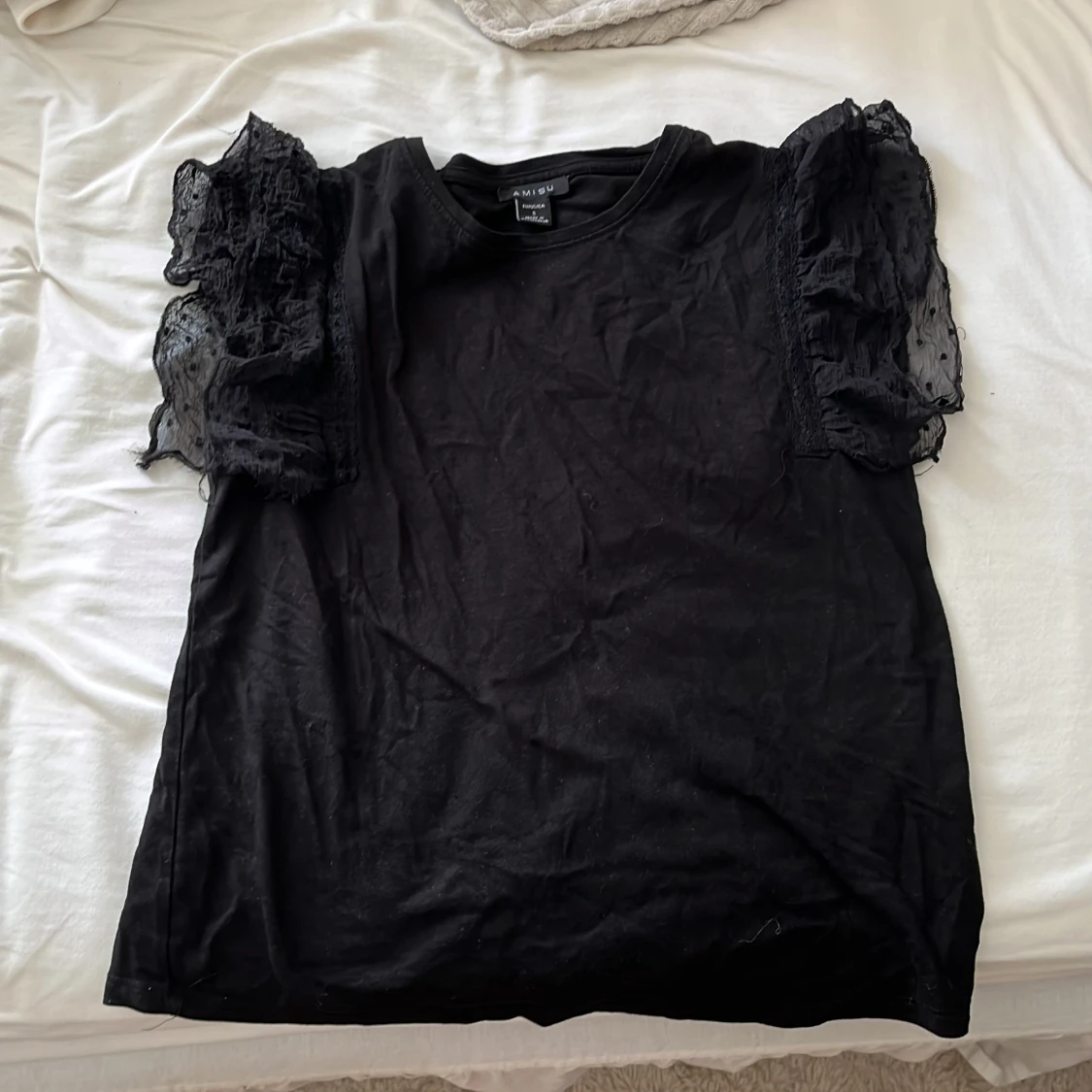 Svart blus med spetsärmar från New yorker - 1